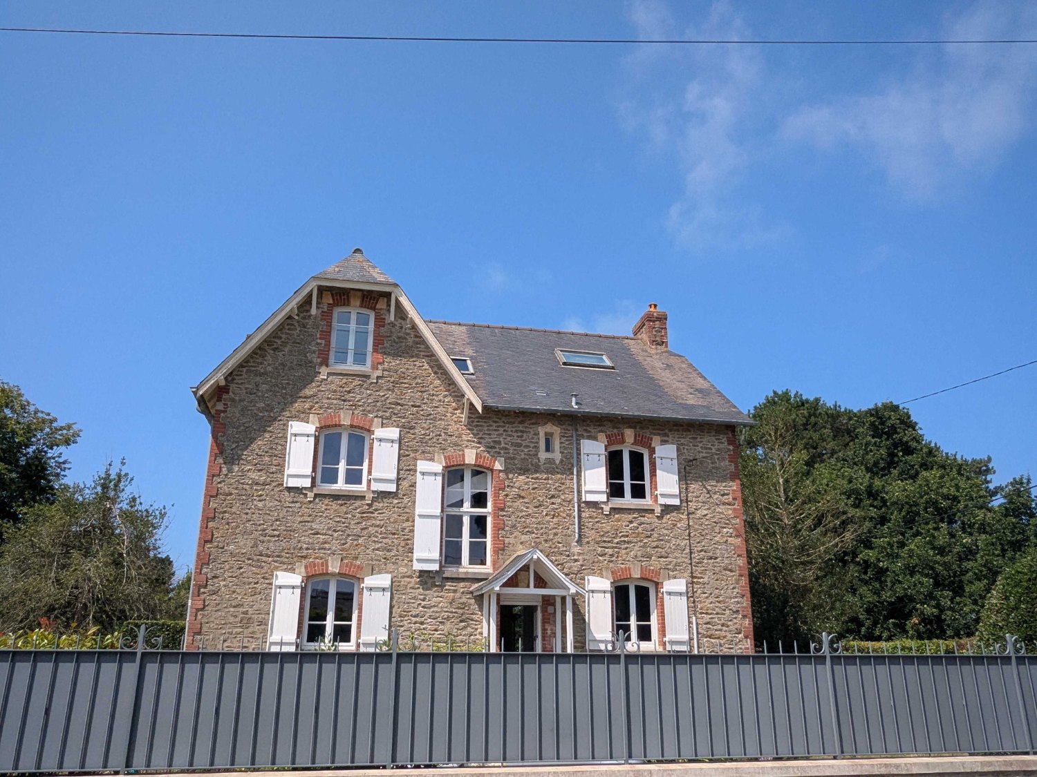 Maison de maître en pierre en cours de rénovation