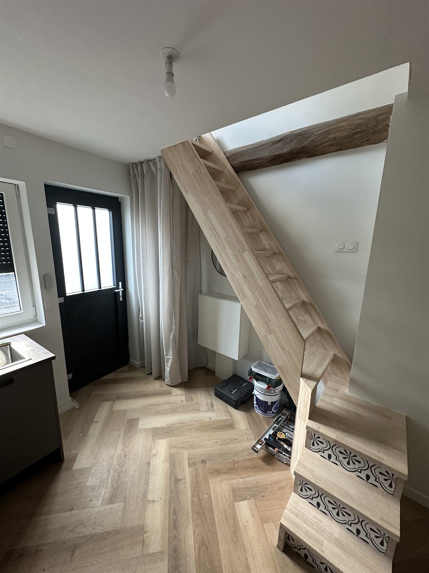 Entrée et escalier finis après travaux